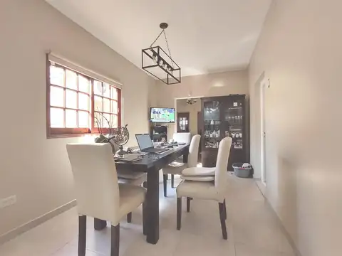 Casa en venta Banfield Este 4 ambientes patio 2 garage