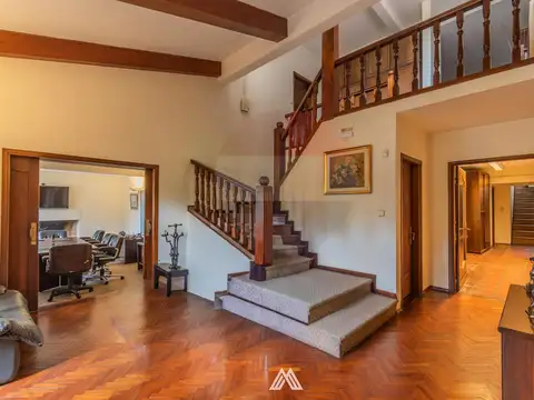 Casa 10 ambientes con 6 baños