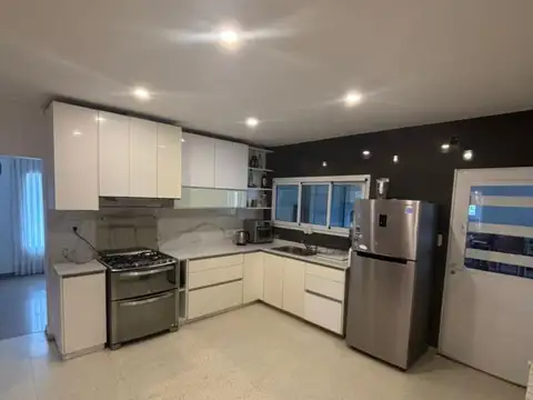 Casa 5 ambientes con 3 baños