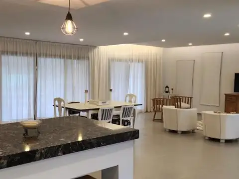 Casa en Alquiler Temporal en Lagoon Pilar, USD 1.900
