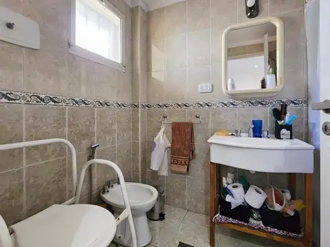 Casa 5 ambientes con 2 baños