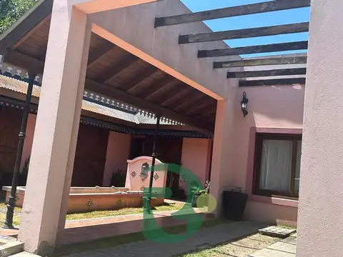 Casa en Venta con 3 cocheras