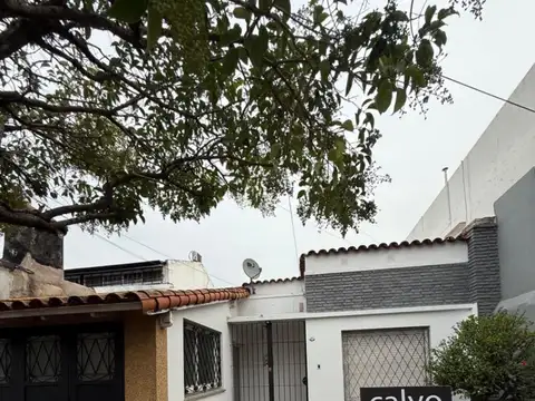 Casa en Alquiler a 5 cuadras de la Estación - Garage y Fondo