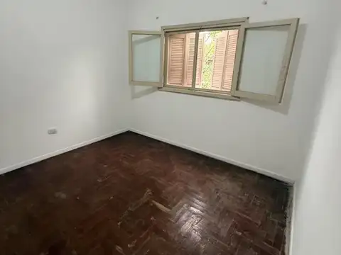 Casa en Alquiler a 5 cuadras de la Estación - Garage y Fondo