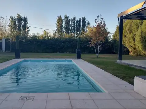 Casa en Venta con 2 cocheras