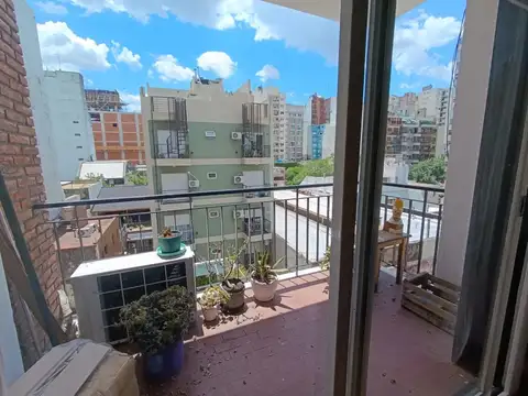3amb con balcón al frente muy luminoso, Sarmiento y Pringles