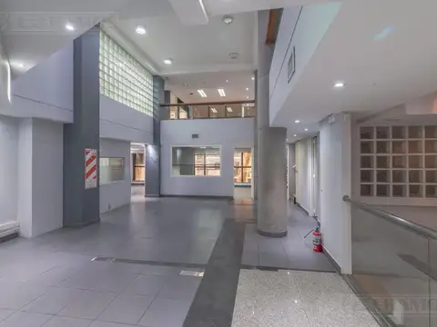 Oficina en Venta con 6 cocheras