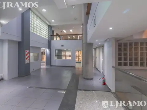 Oficina en Venta con 6 cocheras