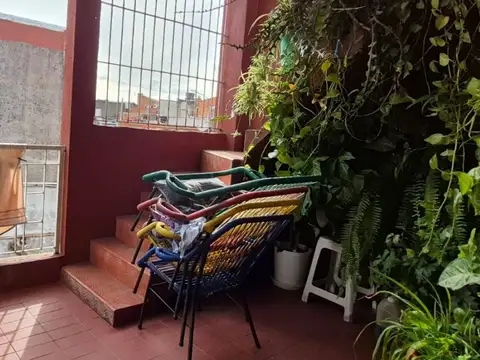 besares 2900, Piso 1