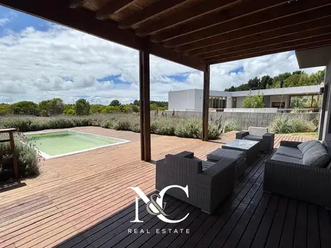 Casa en Venta en Costa Esmeralda, USD 210.000