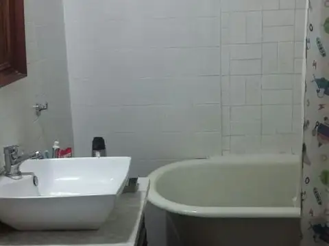 Casa 3 ambientes con 1 baño