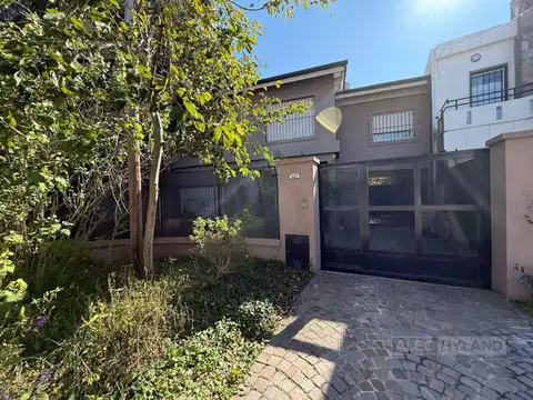 Casa en venta en calle cortada en el Bajo de San Isidro