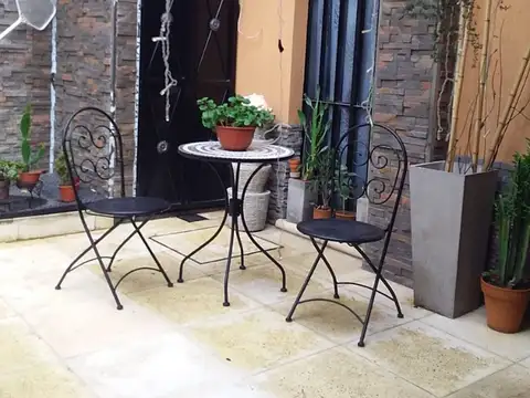 EXCELENTE UBICACION, CASA CON LOCAL.