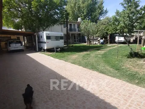 Casa 3 dorm + 2 deptos 1 dorm. y quincho- Plottier