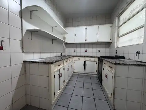 AMPLIO 3 AMB. CON ESCRITORIO Y GRAN VISTA