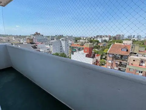 AMPLIO 3 AMB. CON ESCRITORIO Y GRAN VISTA