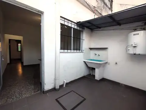 Departamento tipo casa interno de 2 ambientes con patio