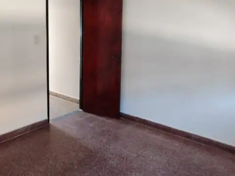 Depto Tipo Casa en Alquiler en Moron Sur, $ 340.000