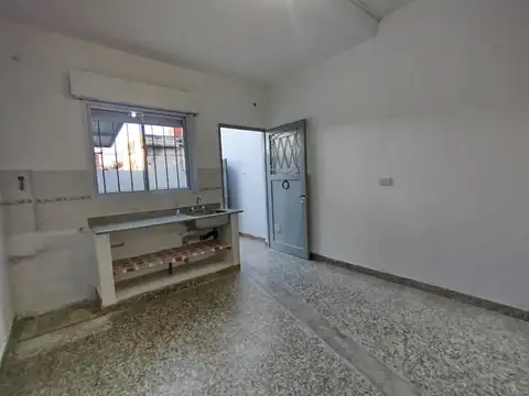 Depto Tipo Casa en Alquiler en Moron Sur, $ 340.000