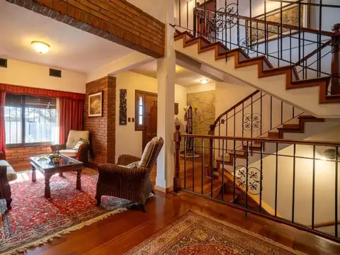 Casa en Venta con 4 cocheras