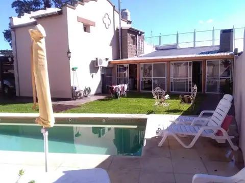 VENTA DE CASA EN BURZACO.