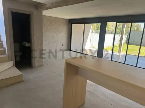 Casa 5 ambientes con 2 baños