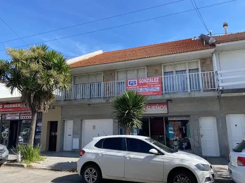 AMPLIO LOCAL PARQUE LURO CON COCHERA