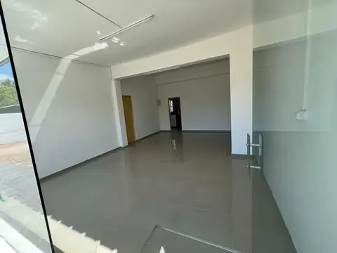 Alquiler de local comercial sobre Ruta 8 Km 26