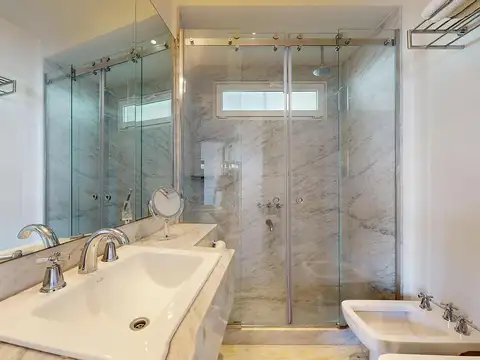 VENTA - Departamento luminoso vista abierta al Palacio Estrugamou - Esquina Arroyo y Juncal - Retiro