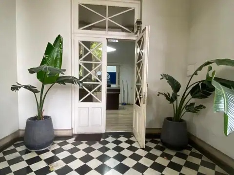 Departamento 8 ambientes con 2 baños