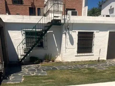 Casa 6 ambientes con 2 baños