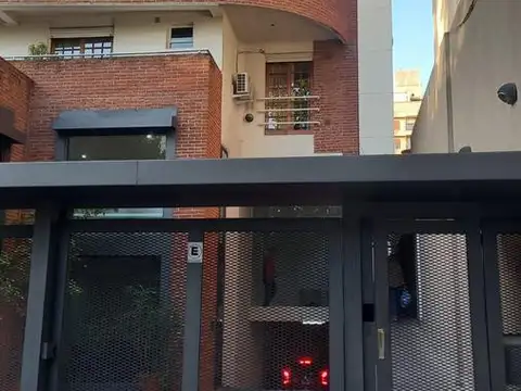 Cochera cubierta en  Plaza Paso sin expensas