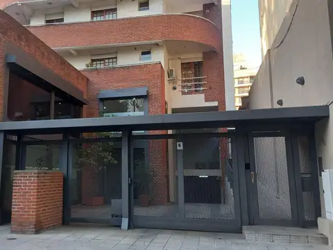 Cochera cubierta en  Plaza Paso sin expensas