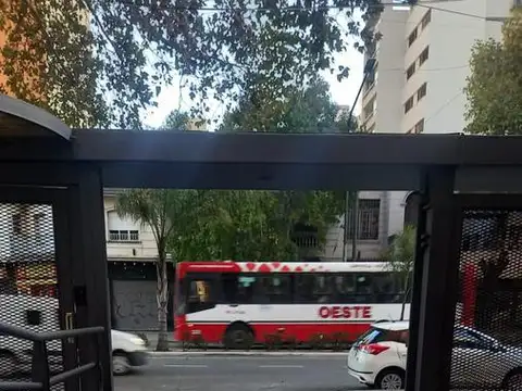 Cochera cubierta en  Plaza Paso sin expensas