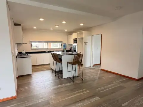 Casa 4 ambientes con 4 baños