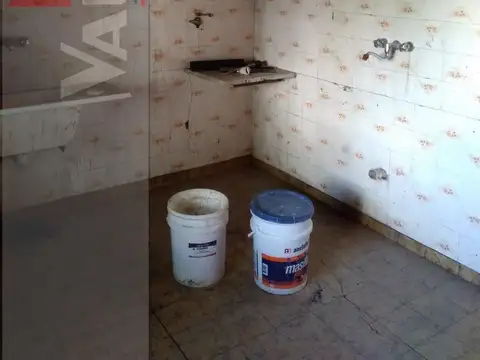 Casa sobre lote propio en esquina