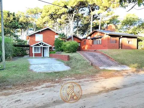 Casa 9 ambientes con 5 baños