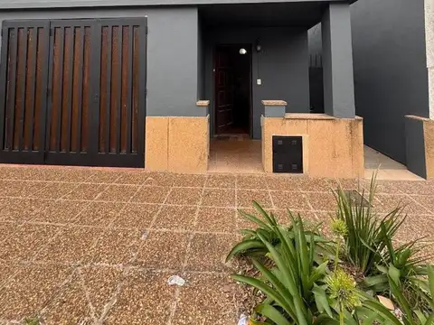 CASA EN CENTRO DE LUJAN A REFACCIONAR