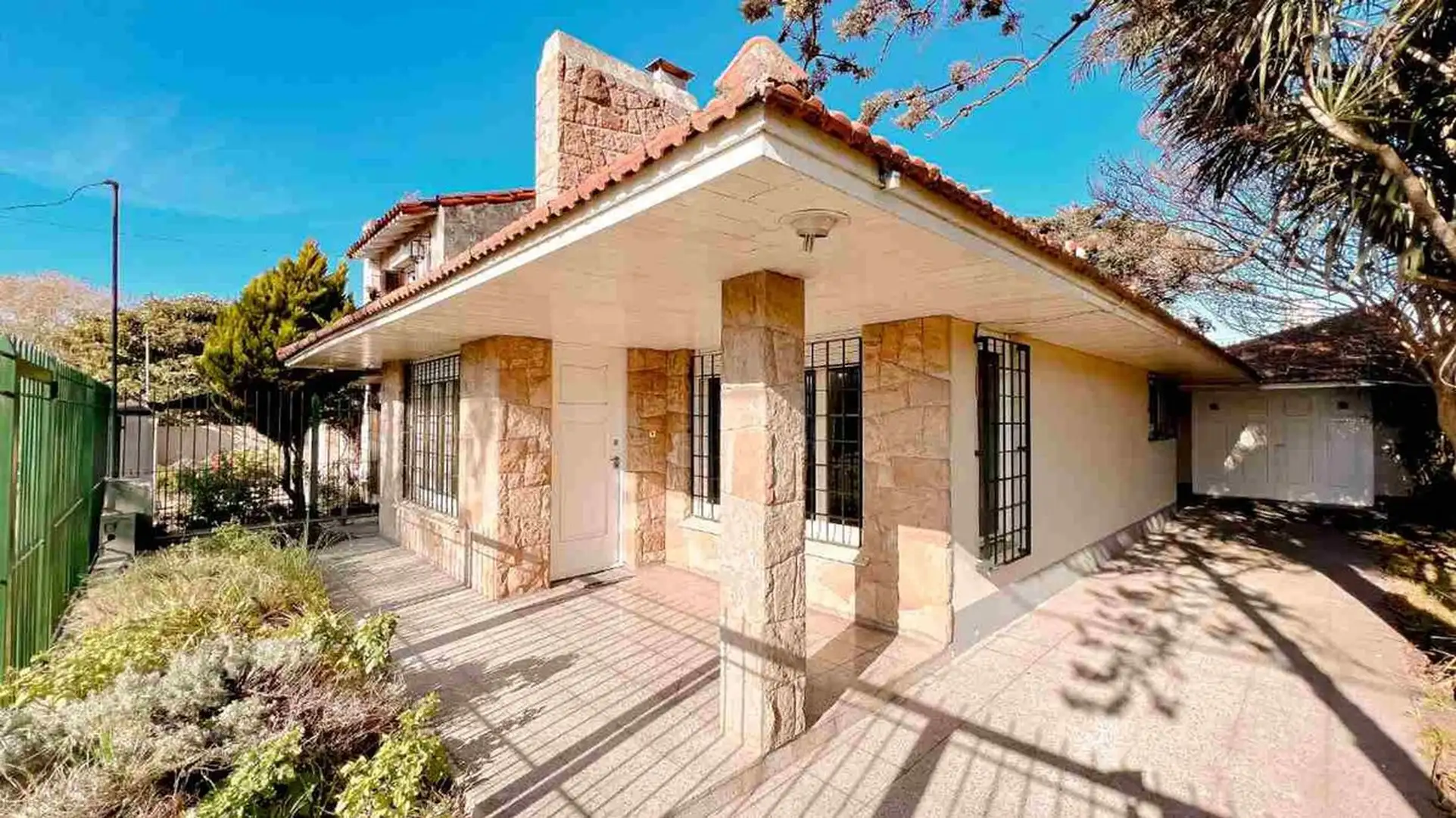 Venta Chalet sobre dos Lotes Excelente Entorno