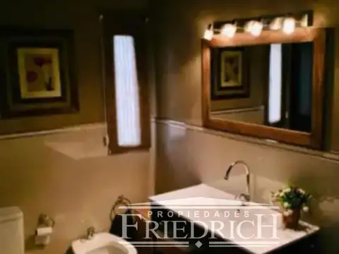 Casa en Venta con 6 cocheras