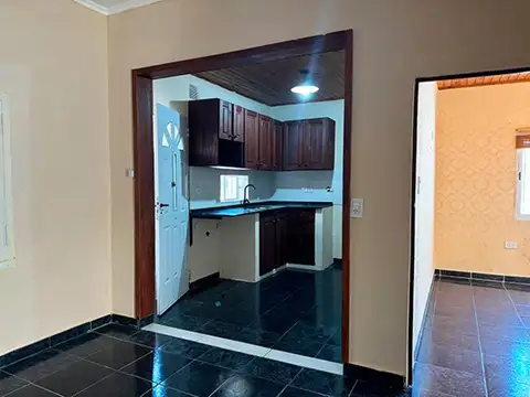 Venta Casa Tipo PH, 2 Ambientes, 1 Dorm, Baño, Patio