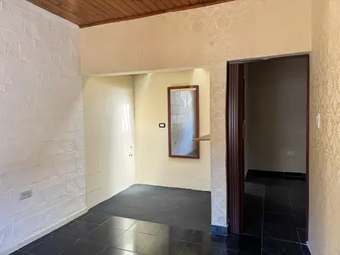 Venta Casa Tipo PH, 2 Ambientes, 1 Dorm, Baño, Patio