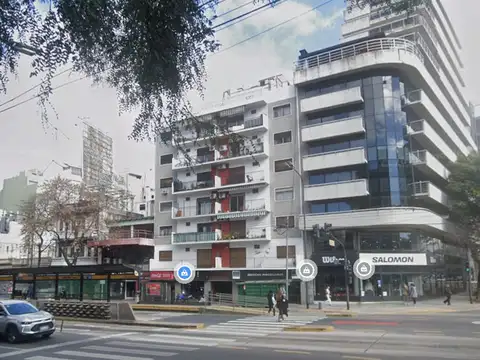 Departamento 2 ambientes sobre Av. Cabildo