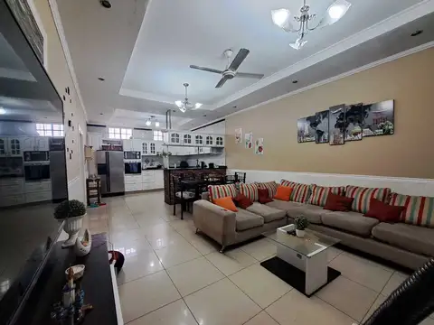 VENTA CASA 5 AMBIENTES EN GREGORIO LAFERRERE