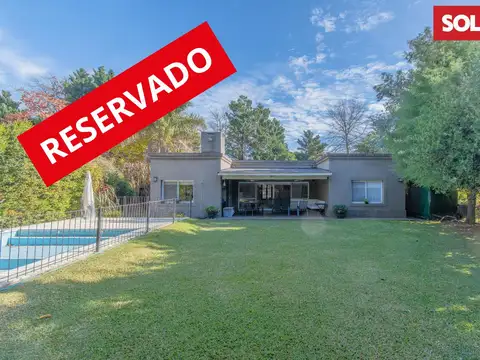 Casa en venta,  Barrio Roble Joven, 3 dormitorios mas escritorio.