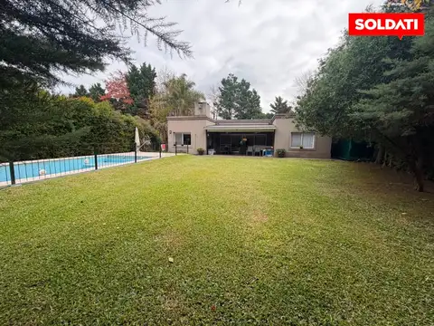 Casa en venta Barrio Roble Joven, 3 dormitorios mas playroom/escritorio