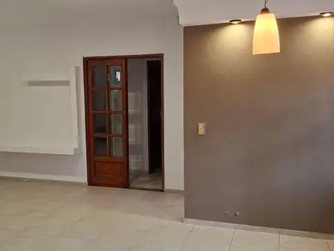 CASA EN VENTA 3 DORMITORIOS 2 COCHERAS PILETA