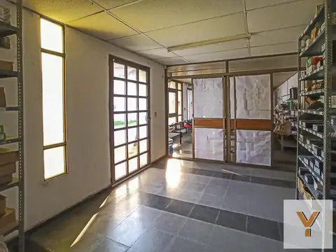 Nava Industrial en venta - Oficinas - 3 Baños - Cocheras - 2.500Mts2 - Rosario