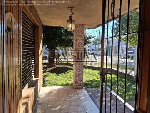 Excelente Casa en esquina en Merlo 
