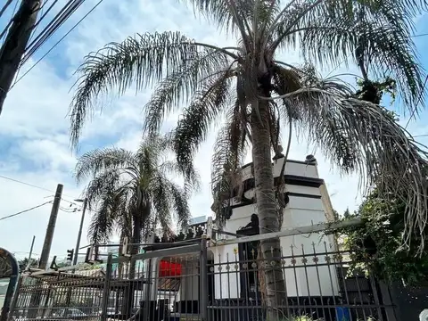 Local en esquina mas concurrida de Villa Ballester